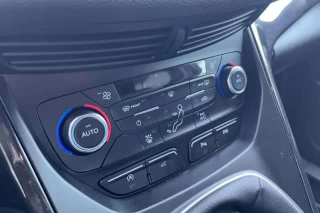 Ford Kuga (2017) thumbnail 32
