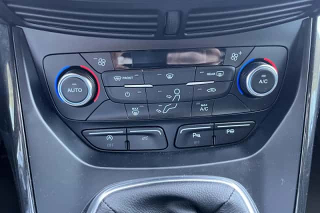 Ford Kuga (2017) thumbnail 33