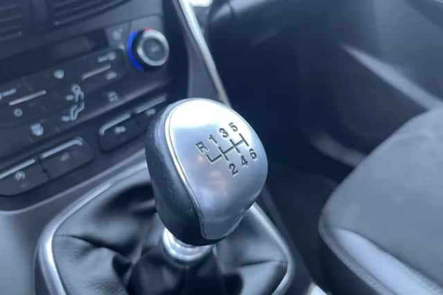 Ford Kuga (2017) thumbnail 34