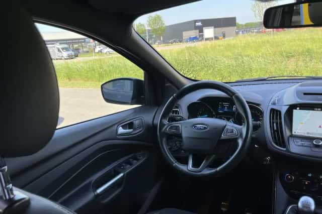 Ford Kuga (2017) thumbnail 38