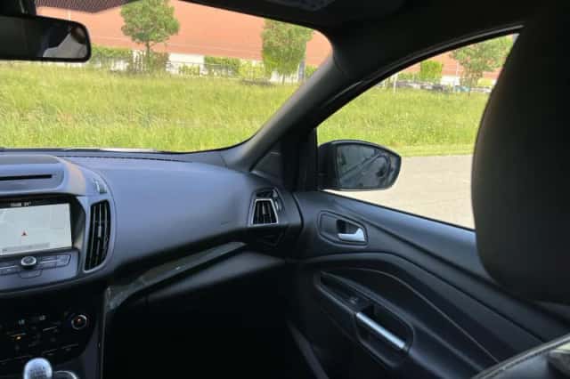 Ford Kuga (2017) thumbnail 39