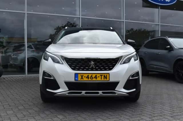 Peugeot 5008 (2018) thumbnail 2