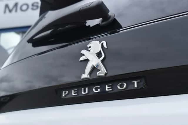 Peugeot 5008 (2018) thumbnail 17