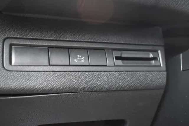Peugeot 5008 (2018) thumbnail 20