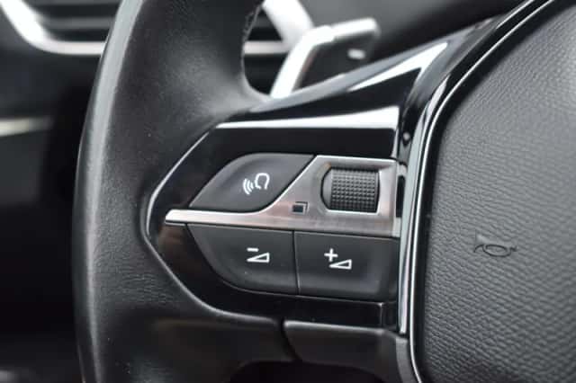 Peugeot 5008 (2018) thumbnail 21