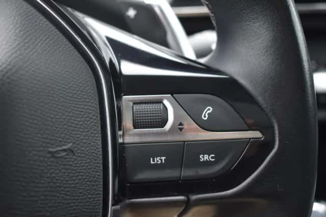 Peugeot 5008 (2018) thumbnail 22