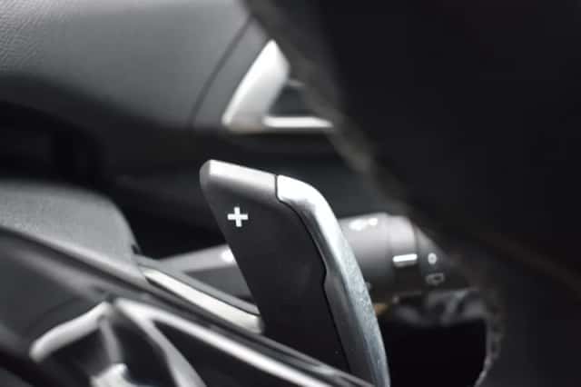 Peugeot 5008 (2018) thumbnail 24