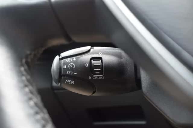 Peugeot 5008 (2018) thumbnail 25