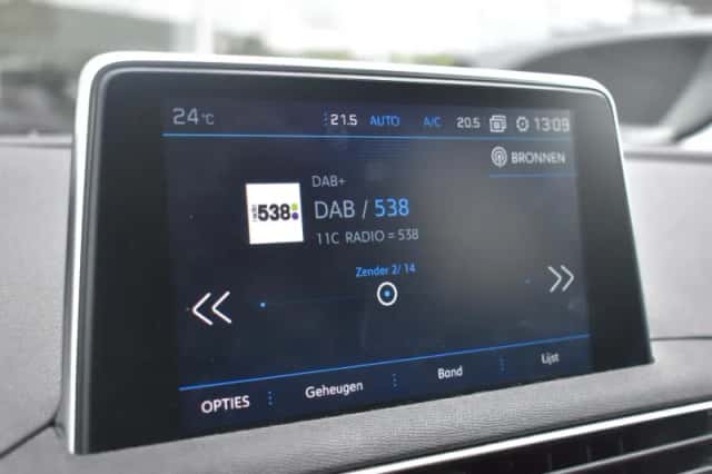 Peugeot 5008 (2018) thumbnail 28
