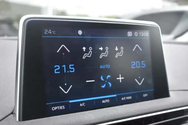 Peugeot 5008 (2018) thumbnail 30