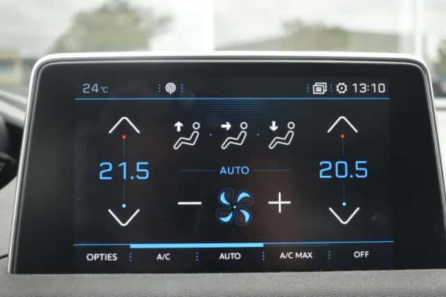 Peugeot 5008 (2018) thumbnail 31