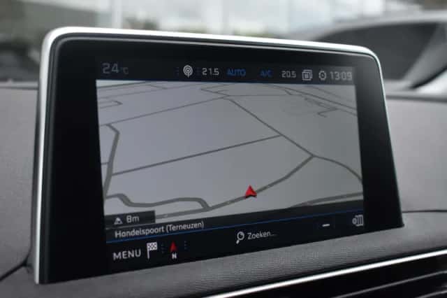 Peugeot 5008 (2018) thumbnail 32