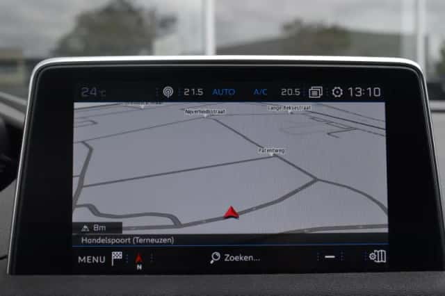 Peugeot 5008 (2018) thumbnail 33