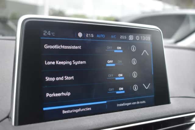 Peugeot 5008 (2018) thumbnail 34