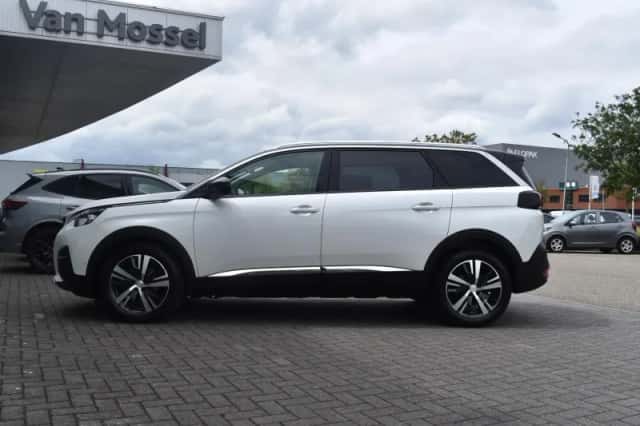 Peugeot 5008 (2018) thumbnail 8