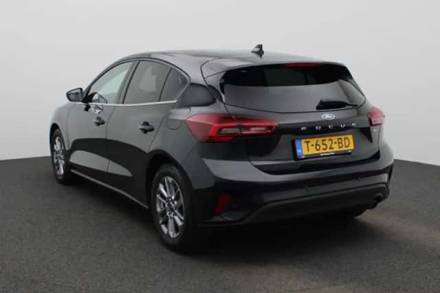 Ford Focus (2023) thumbnail 2