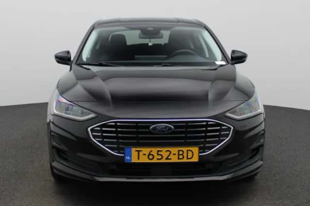 Ford Focus (2023) thumbnail 3