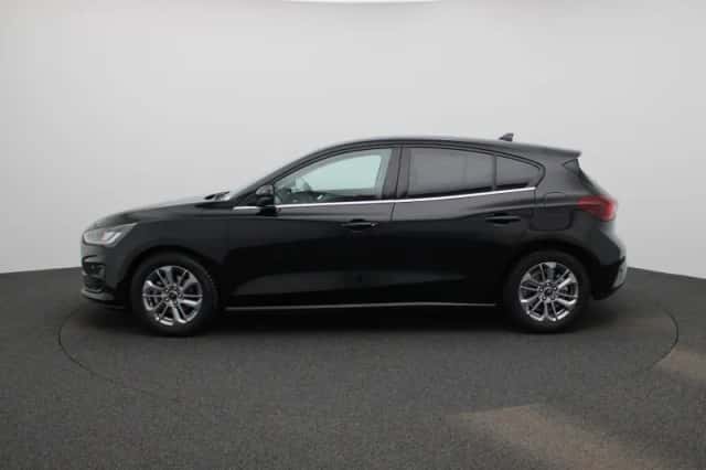 Ford Focus (2023) thumbnail 4