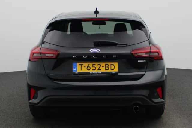 Ford Focus (2023) thumbnail 5