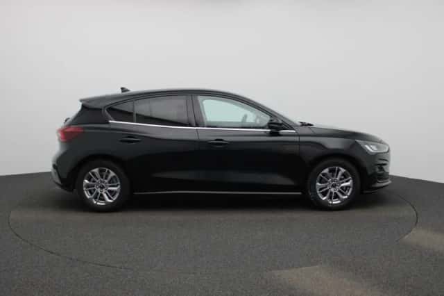 Ford Focus (2023) thumbnail 6