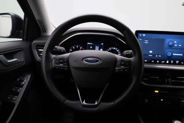 Ford Focus (2023) thumbnail 7