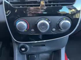 Renault Clio thumbnail 33