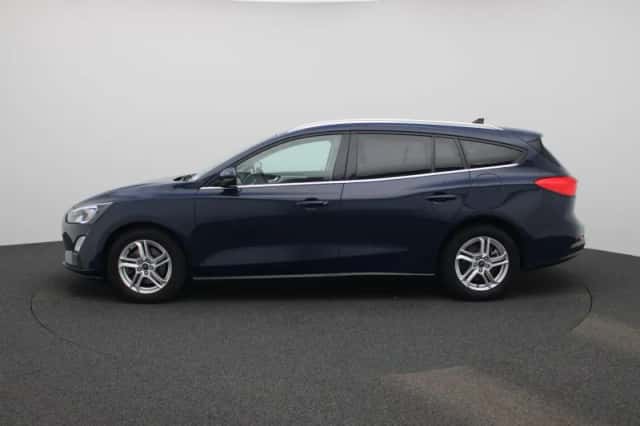 Ford Focus (2021) thumbnail 4