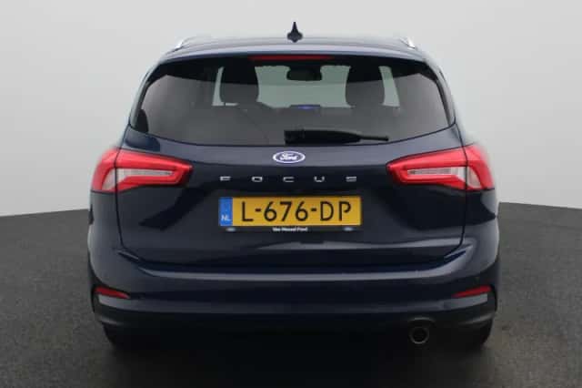 Ford Focus (2021) thumbnail 5