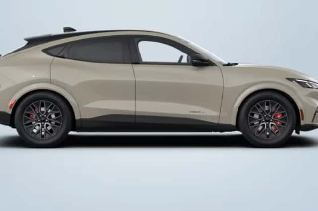 Ford Mustang Mach-E (2026) thumbnail 2