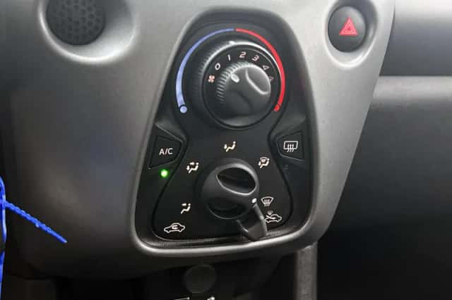 Toyota Aygo (2019) thumbnail 25