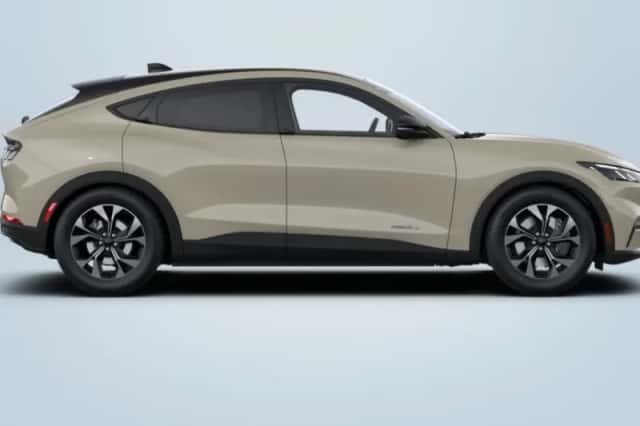 Ford Mustang Mach-E (2026) thumbnail 2