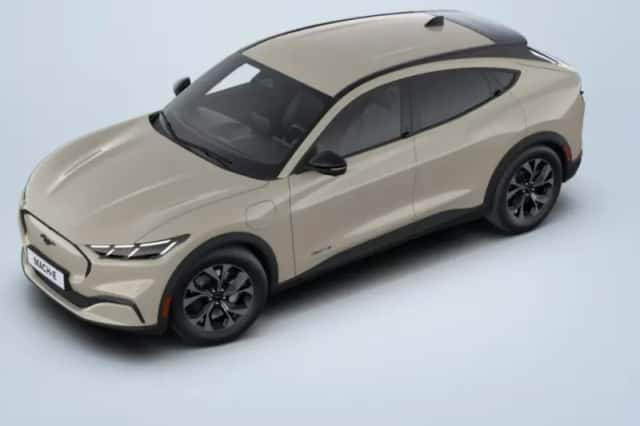 Ford Mustang Mach-E (2026) thumbnail 3