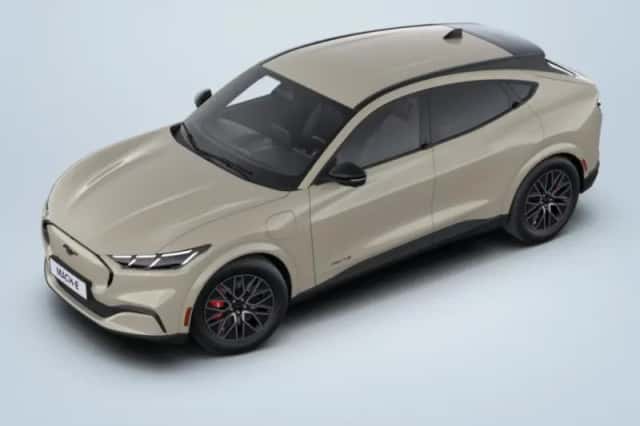 Ford Mustang Mach-E (2026) thumbnail 3
