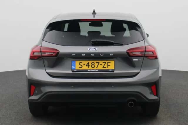 Ford Focus (2023) thumbnail 5