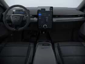 Ford Mustang Mach-E thumbnail 4