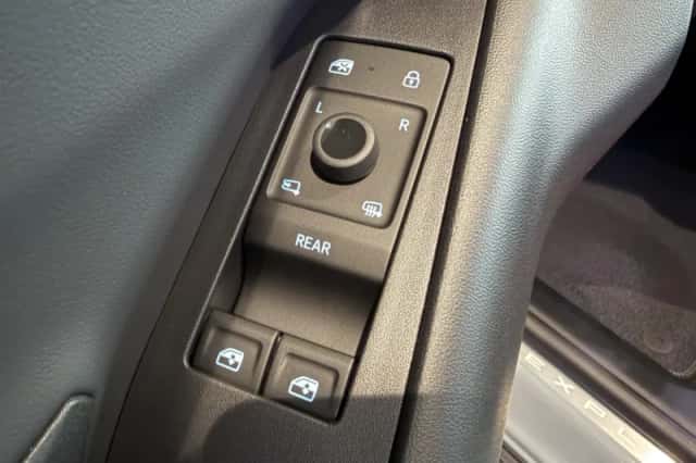 Ford Explorer (2026) thumbnail 23