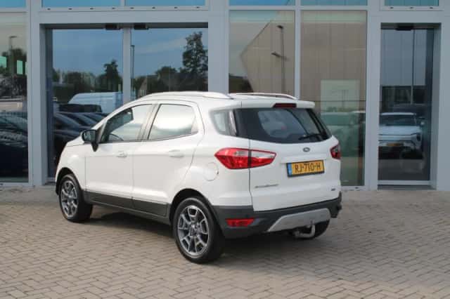 Ford EcoSport (2017) thumbnail 3