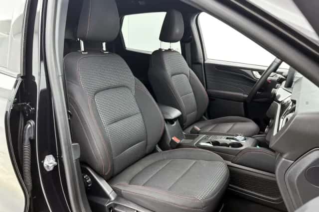 Ford Kuga (2022) thumbnail 39