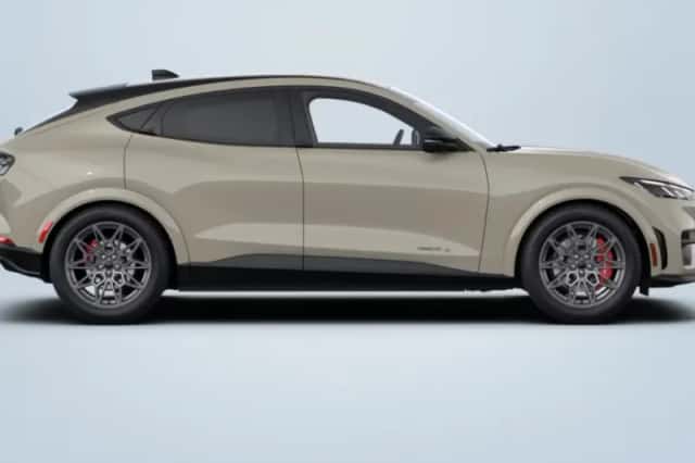 Ford Mustang Mach-E (2026) thumbnail 2