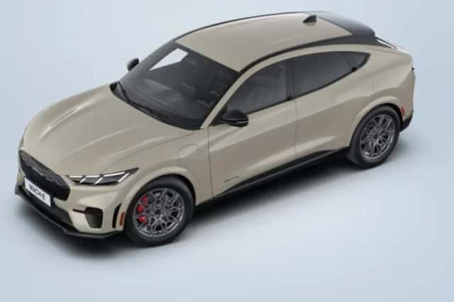 Ford Mustang Mach-E (2026) thumbnail 3