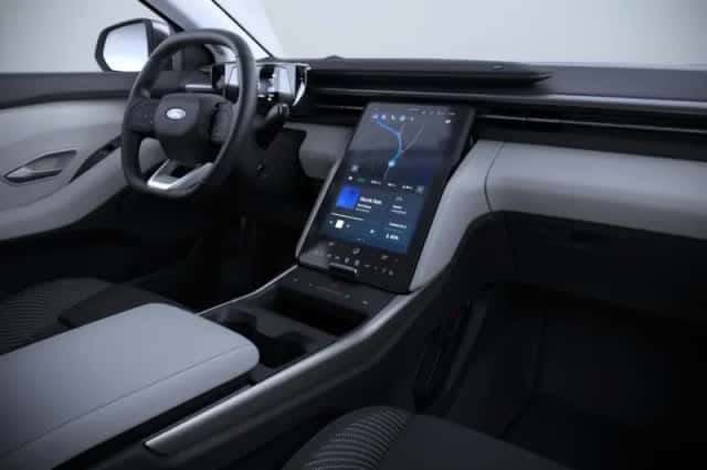 Ford Explorer (2026) thumbnail 6