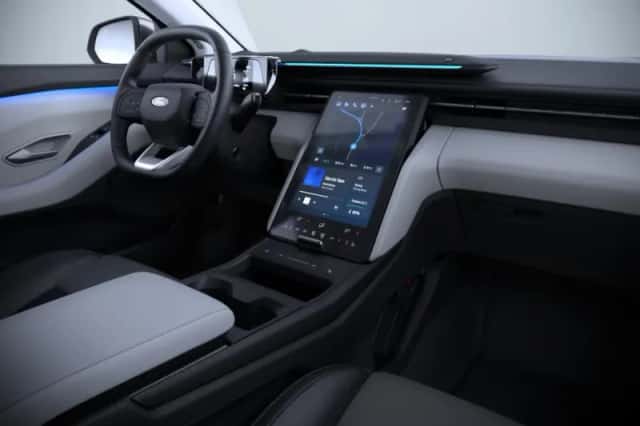 Ford Explorer (2026) thumbnail 6