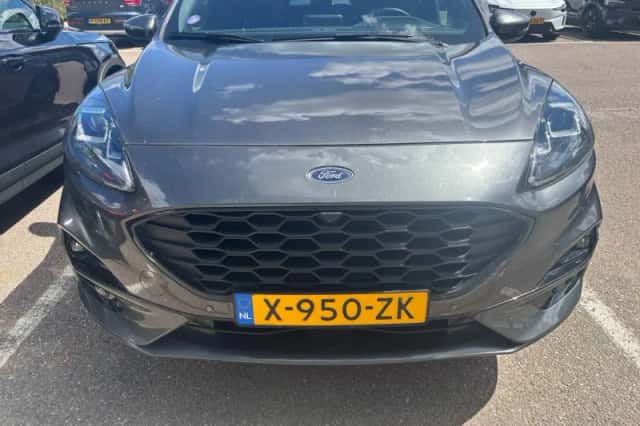 Ford Kuga (2024) thumbnail 2