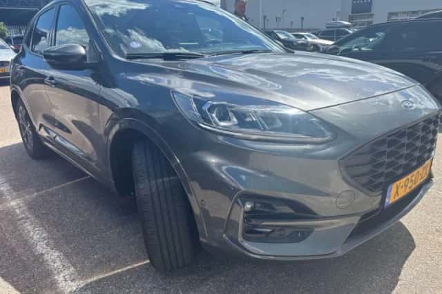 Ford Kuga (2024) thumbnail 3