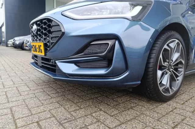 Ford Focus (2022) thumbnail 5