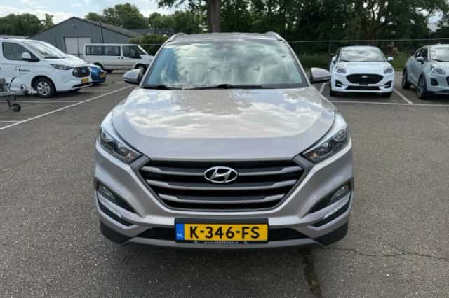 Hyundai Tucson (2015) thumbnail 2