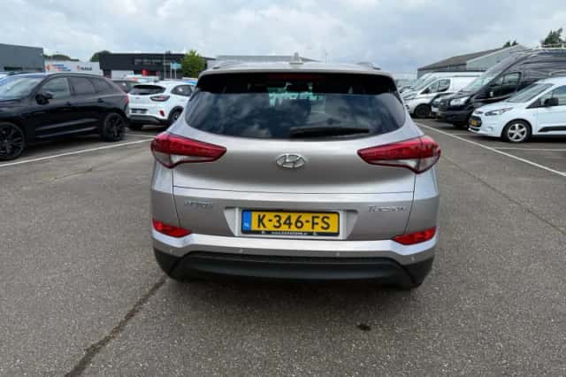 Hyundai Tucson (2015) thumbnail 5