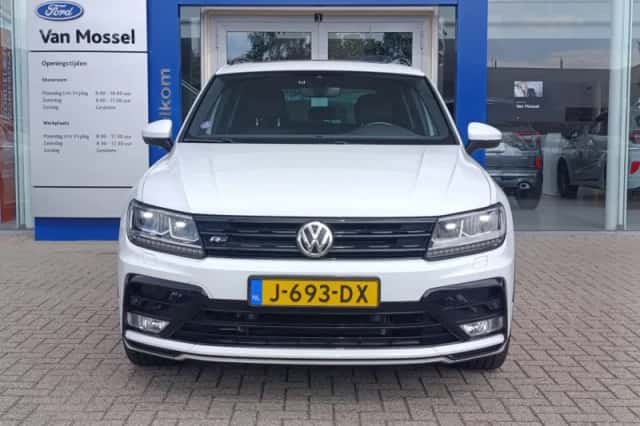 Volkswagen Tiguan (2016) thumbnail 3
