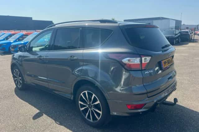 Ford Kuga (2017) thumbnail 3