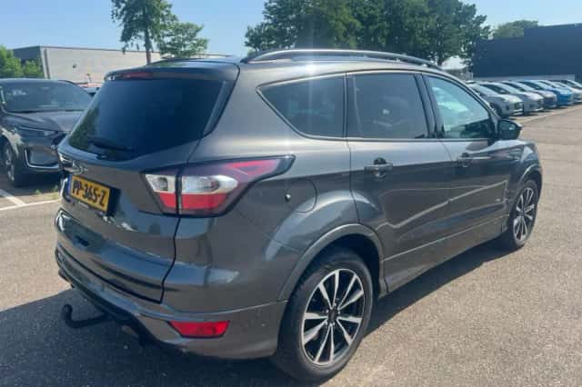 Ford Kuga (2017) thumbnail 5